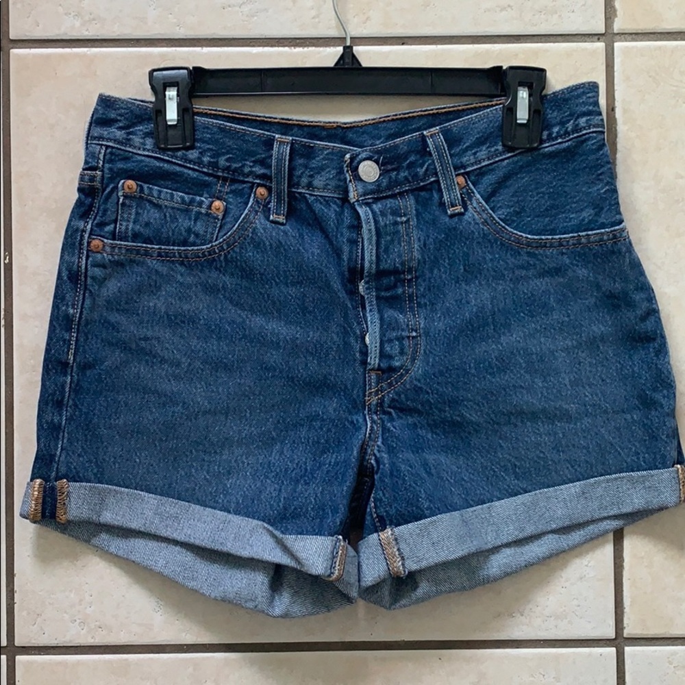 LEVI'S SHORTS W27